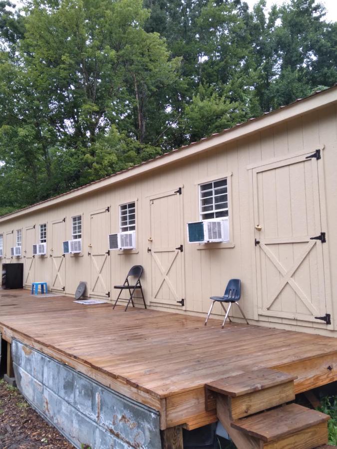 Chicken Coop Hostel Cosby Екстериор снимка