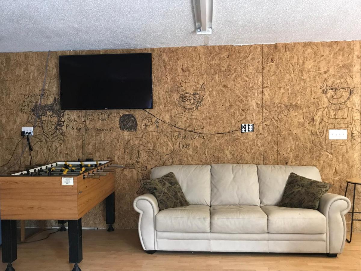 Chicken Coop Hostel Cosby Екстериор снимка